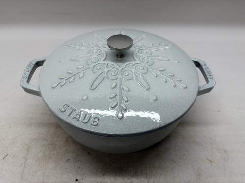 Staub snowflake casserole - snowflake, dish