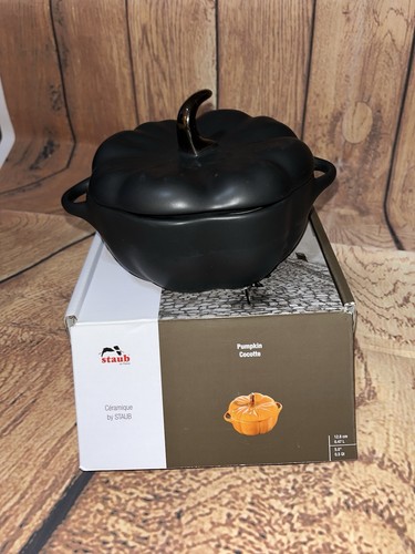 Brand new staub black - new,