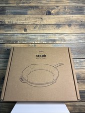 Staub frying pan with cast